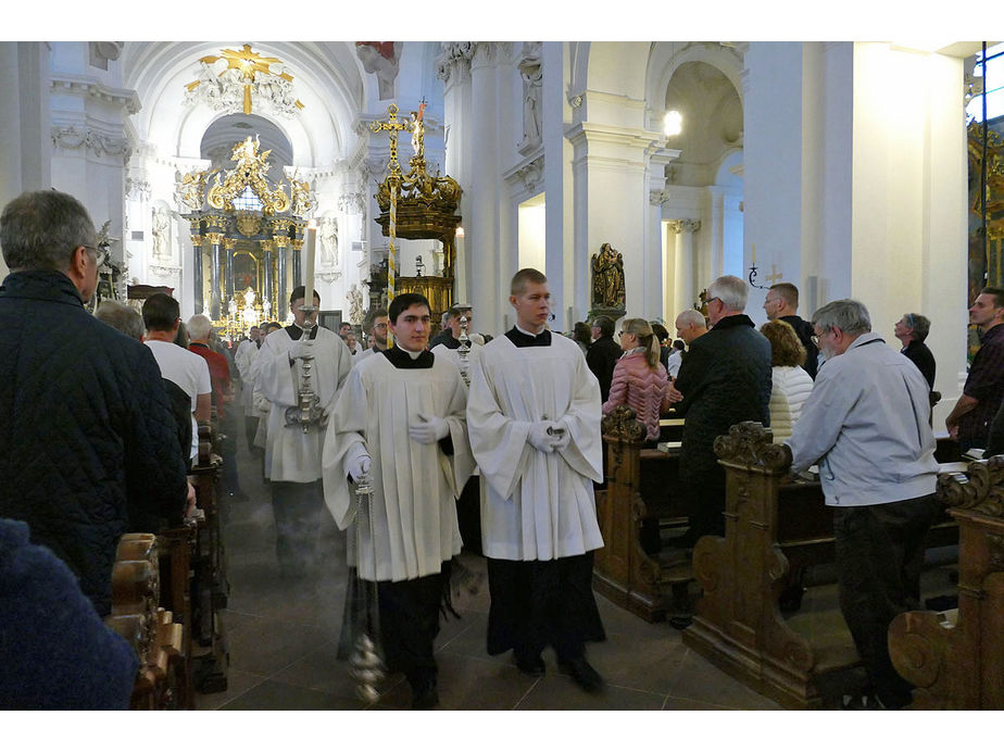 Abschlussvesper der Bischofskonferenz mit Austeilung des Bonifatiussegens (Foto: Karl-Franz Thiede)